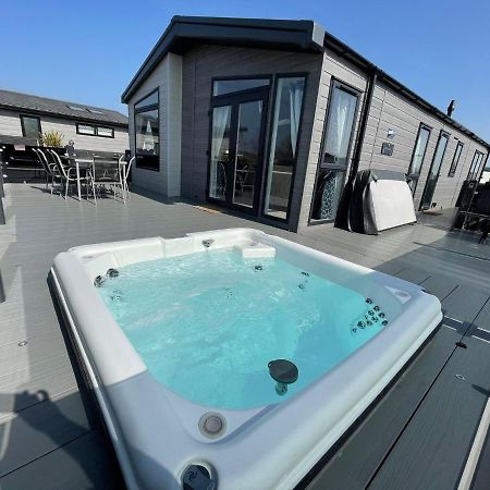 Indulgence Lakeside Lodge I3 With Hot Tub, Private Fishing Peg Situated At Tattershall Lakes Country Park Екстериор снимка