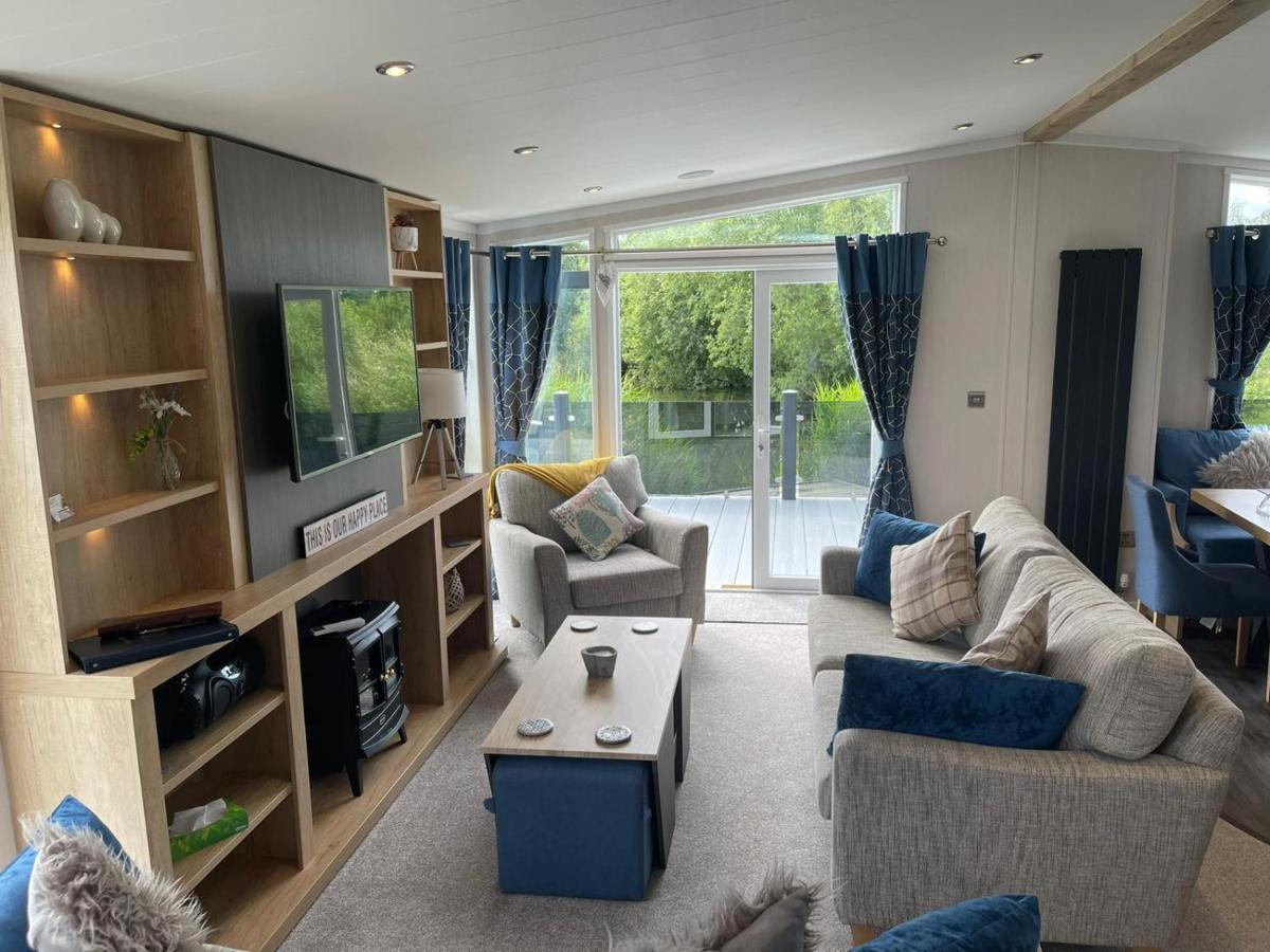 Indulgence Lakeside Lodge I3 With Hot Tub, Private Fishing Peg Situated At Tattershall Lakes Country Park Екстериор снимка