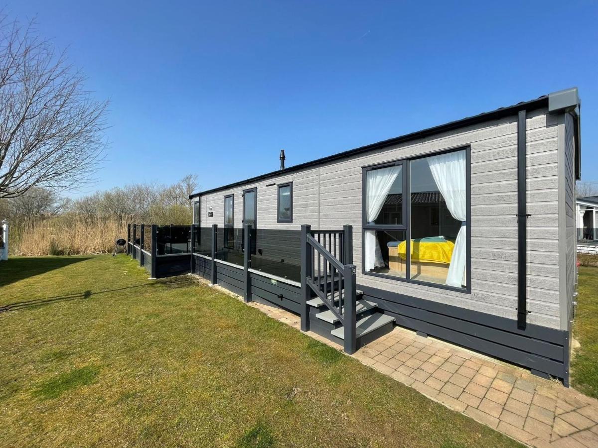 Indulgence Lakeside Lodge I3 With Hot Tub, Private Fishing Peg Situated At Tattershall Lakes Country Park Екстериор снимка