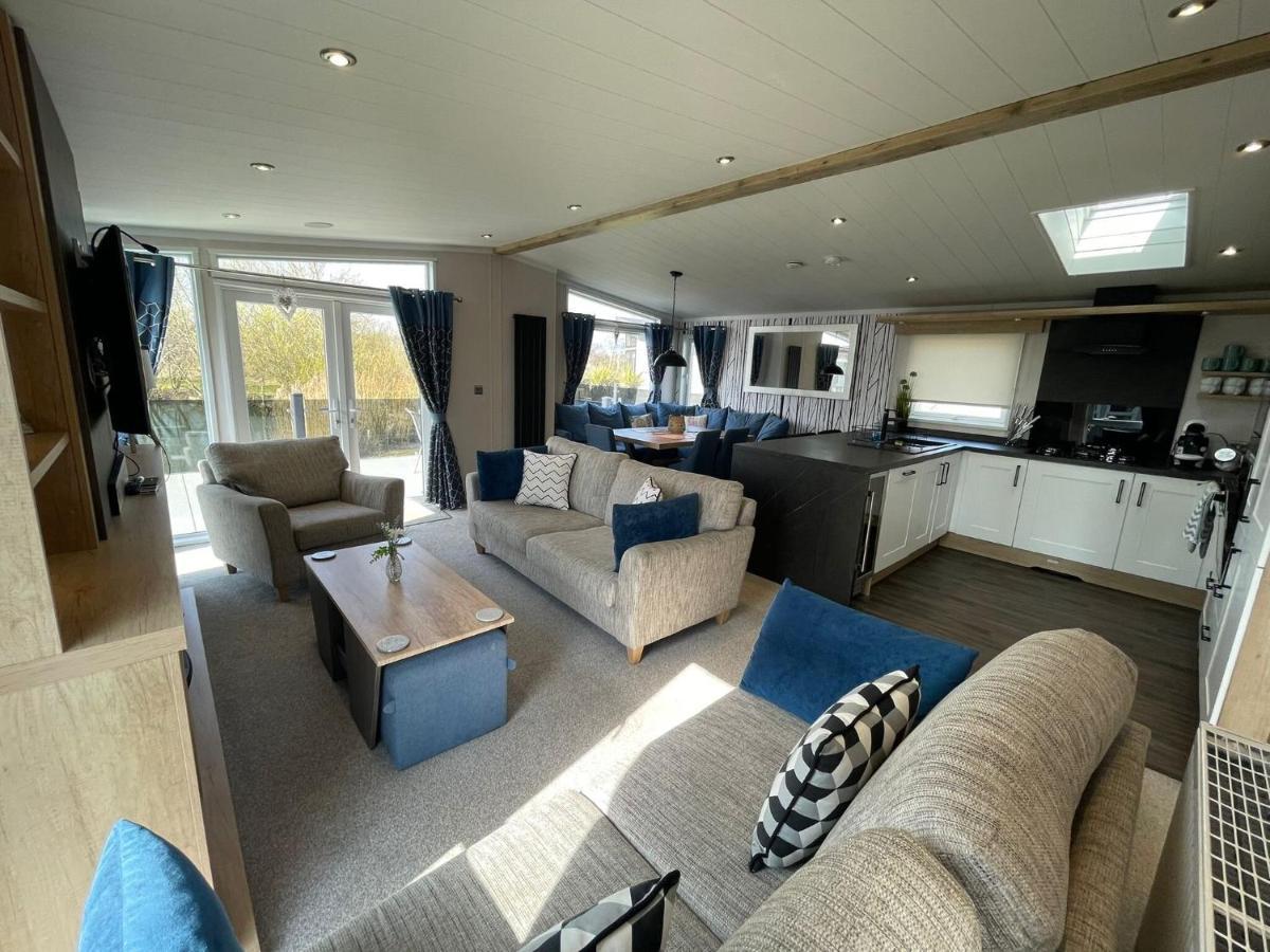 Indulgence Lakeside Lodge I3 With Hot Tub, Private Fishing Peg Situated At Tattershall Lakes Country Park Екстериор снимка