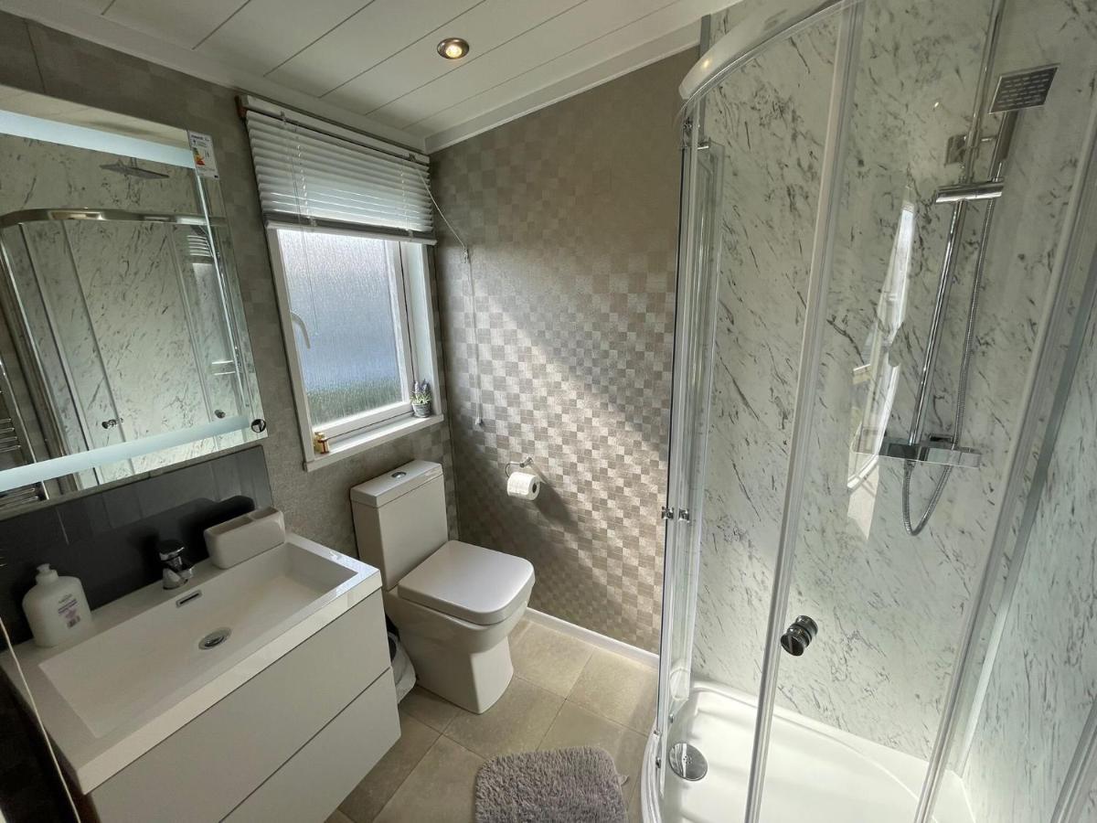 Indulgence Lakeside Lodge I3 With Hot Tub, Private Fishing Peg Situated At Tattershall Lakes Country Park Екстериор снимка