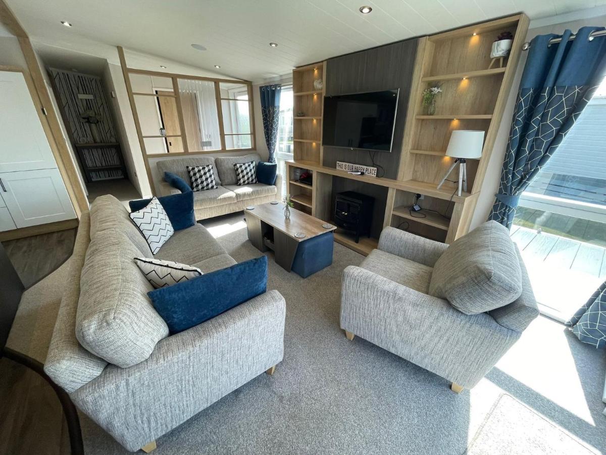 Indulgence Lakeside Lodge I3 With Hot Tub, Private Fishing Peg Situated At Tattershall Lakes Country Park Екстериор снимка