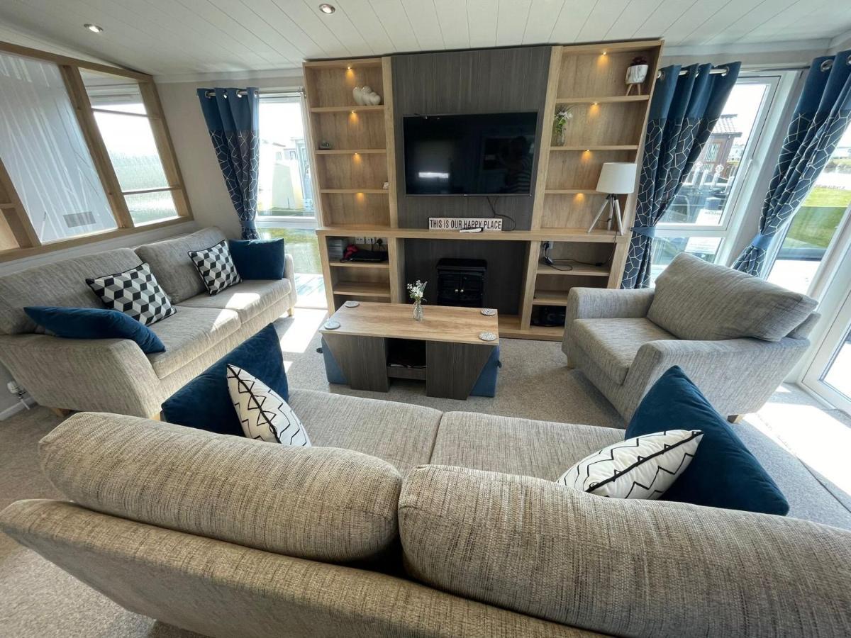 Indulgence Lakeside Lodge I3 With Hot Tub, Private Fishing Peg Situated At Tattershall Lakes Country Park Екстериор снимка