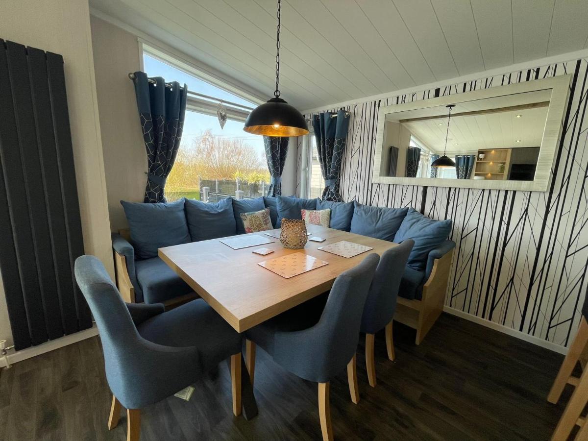 Indulgence Lakeside Lodge I3 With Hot Tub, Private Fishing Peg Situated At Tattershall Lakes Country Park Екстериор снимка
