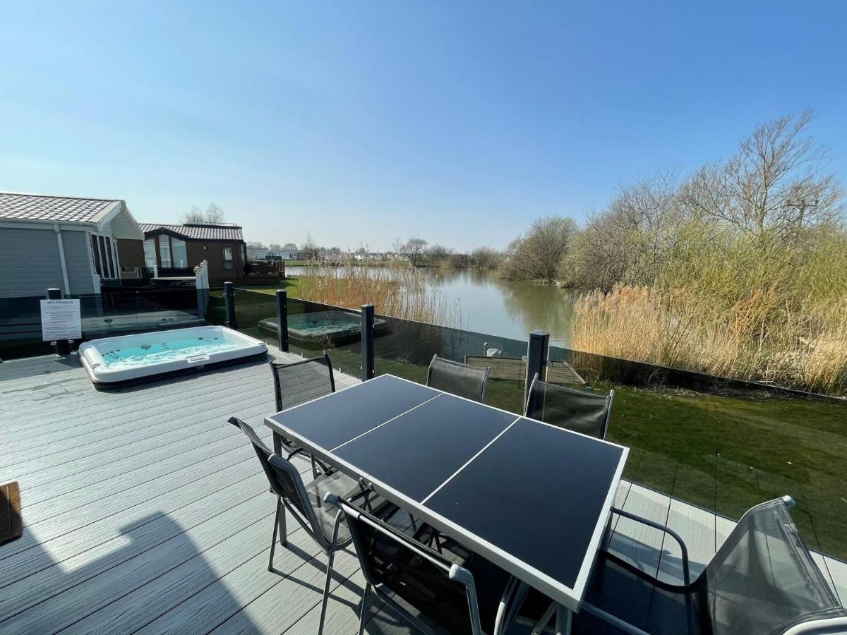 Indulgence Lakeside Lodge I3 With Hot Tub, Private Fishing Peg Situated At Tattershall Lakes Country Park Екстериор снимка
